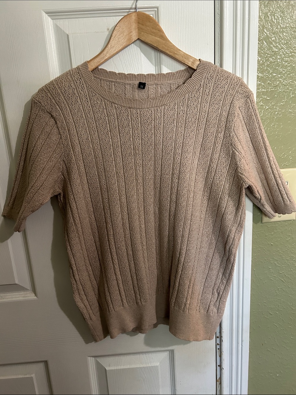 Neutral Beige Short-Sleeve Cable Knit Sweater - Unbranded